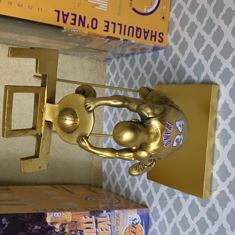 Shaquille O'Neal figure - Picture 8 of 14